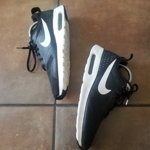 Nike Air Max Tavas Black White Mens 8